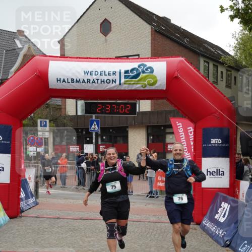 04.05.2025 - 8. Wedeler Halbmarathon Felixshl http://msf.ph/oto/7840423 04.05.2025 12:37:00 Ziel 75, 76, 499, 500 meine-sportfotos.de