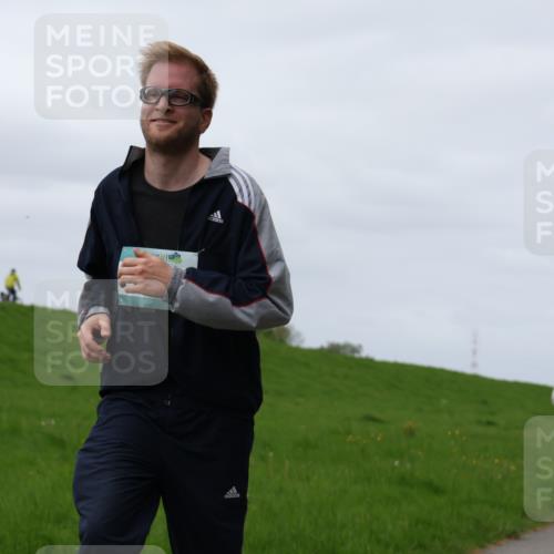 04.05.2025 - 8. Wedeler Halbmarathon Yannick Fuchs http://msf.ph/oto/7840425 04.05.2025 11:47:48 Laufen 661 meine-sportfotos.de