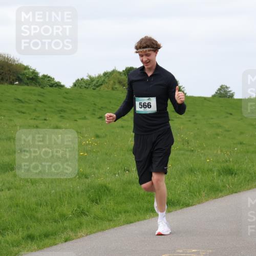 04.05.2025 - 8. Wedeler Halbmarathon Lena Gebhardt http://msf.ph/oto/7840434 04.05.2025 11:48:31 Laufen 566 meine-sportfotos.de