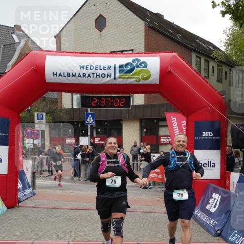 04.05.2025 - 8. Wedeler Halbmarathon Felixshl http://msf.ph/oto/7840445 04.05.2025 12:37:00 Ziel 75, 76, 499, 500 meine-sportfotos.de