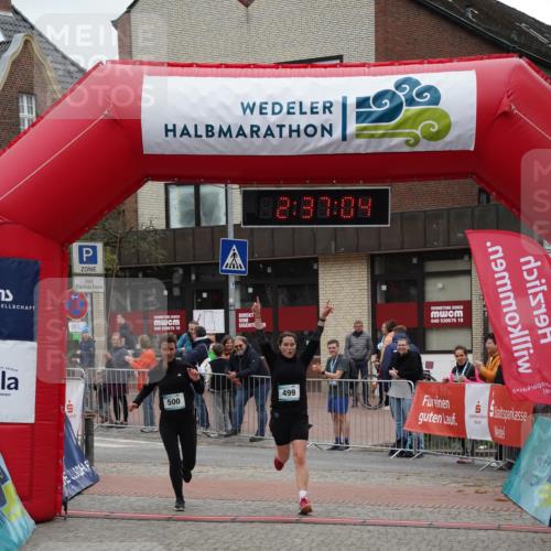 04.05.2025 - 8. Wedeler Halbmarathon Felixshl http://msf.ph/oto/7840465 04.05.2025 12:37:02 Ziel 75, 76, 499, 500 meine-sportfotos.de