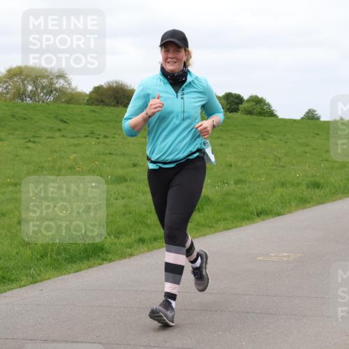 04.05.2025 - 8. Wedeler Halbmarathon Lena Gebhardt http://msf.ph/oto/7840502 04.05.2025 11:48:45 Laufen  meine-sportfotos.de