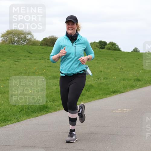 04.05.2025 - 8. Wedeler Halbmarathon Lena Gebhardt http://msf.ph/oto/7840505 04.05.2025 11:48:45 Laufen  meine-sportfotos.de