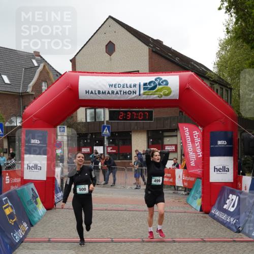 04.05.2025 - 8. Wedeler Halbmarathon Felixshl http://msf.ph/oto/7840560 04.05.2025 12:37:04 Ziel 75, 76, 499, 500 meine-sportfotos.de