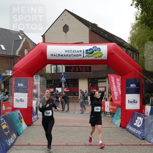 04.05.2025 - 8. Wedeler Halbmarathon Felixshl http://msf.ph/oto/7840571 04.05.2025 12:37:04 Ziel 75, 76, 499, 500 meine-sportfotos.de