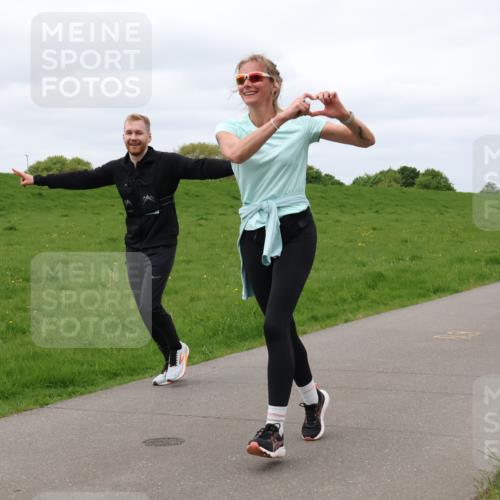 04.05.2025 - 8. Wedeler Halbmarathon Lena Gebhardt http://msf.ph/oto/7840629 04.05.2025 11:49:23 Laufen  meine-sportfotos.de