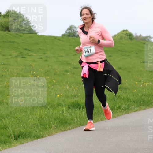 04.05.2025 - 8. Wedeler Halbmarathon Lena Gebhardt http://msf.ph/oto/7840647 04.05.2025 11:49:28 Laufen 141 meine-sportfotos.de