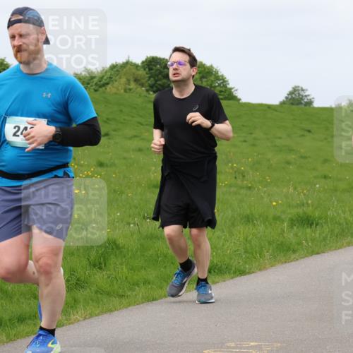 04.05.2025 - 8. Wedeler Halbmarathon Lena Gebhardt http://msf.ph/oto/7840668 04.05.2025 11:49:39 Laufen 24, 1177 meine-sportfotos.de