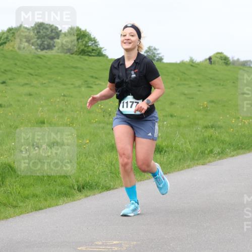 04.05.2025 - 8. Wedeler Halbmarathon Lena Gebhardt http://msf.ph/oto/7840672 04.05.2025 11:49:40 Laufen 1177 meine-sportfotos.de