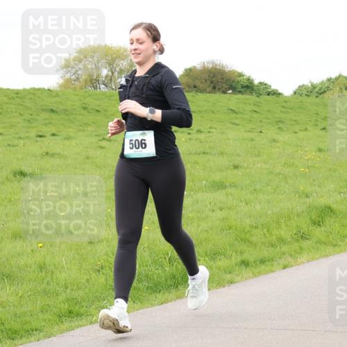 04.05.2025 - 8. Wedeler Halbmarathon Lena Gebhardt http://msf.ph/oto/7840701 04.05.2025 11:49:49 Laufen 506 meine-sportfotos.de