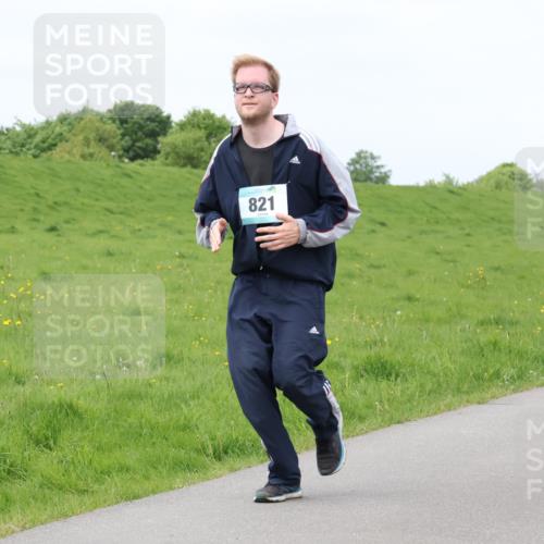 04.05.2025 - 8. Wedeler Halbmarathon Lena Gebhardt http://msf.ph/oto/7840751 04.05.2025 11:50:05 Laufen 821, 110 meine-sportfotos.de