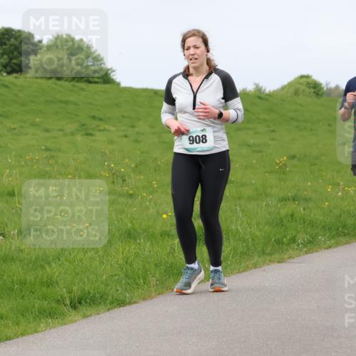 04.05.2025 - 8. Wedeler Halbmarathon Lena Gebhardt http://msf.ph/oto/7840766 04.05.2025 11:50:14 Laufen 908, 661 meine-sportfotos.de