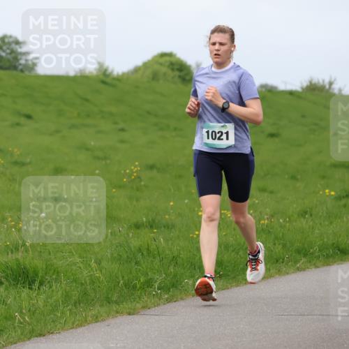 04.05.2025 - 8. Wedeler Halbmarathon Lena Gebhardt http://msf.ph/oto/7840819 04.05.2025 11:50:38 Laufen 1021 meine-sportfotos.de