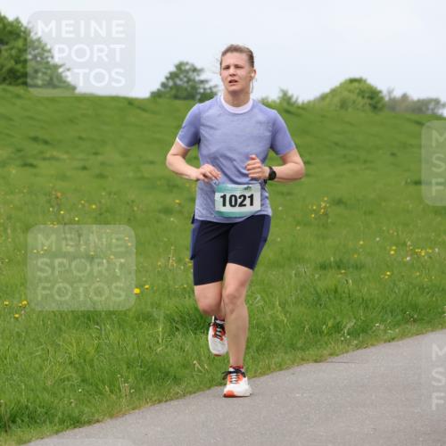04.05.2025 - 8. Wedeler Halbmarathon Lena Gebhardt http://msf.ph/oto/7840828 04.05.2025 11:50:39 Laufen 1021 meine-sportfotos.de