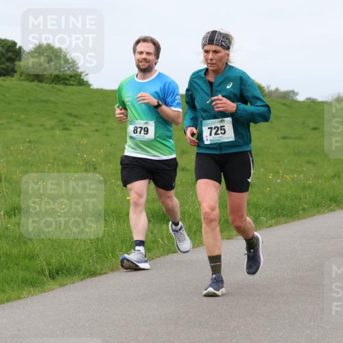04.05.2025 - 8. Wedeler Halbmarathon Lena Gebhardt http://msf.ph/oto/7840935 04.05.2025 11:51:29 Laufen 879, 725 meine-sportfotos.de