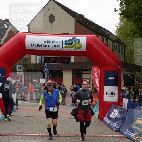 04.05.2025 - 8. Wedeler Halbmarathon Felixshl http://msf.ph/oto/7840999 04.05.2025 12:40:00 Ziel 4, 26, 29 meine-sportfotos.de