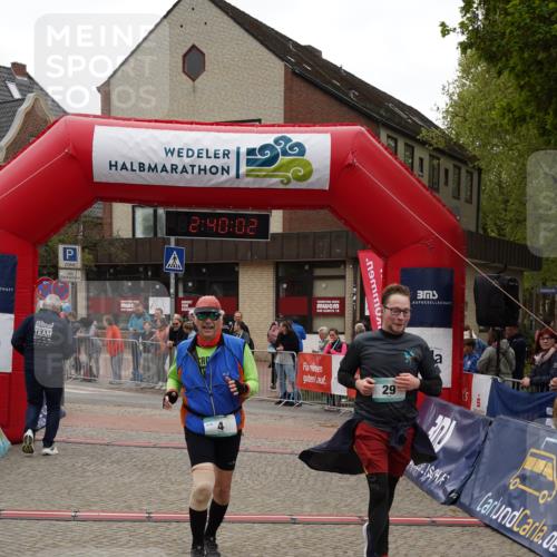 04.05.2025 - 8. Wedeler Halbmarathon Felixshl http://msf.ph/oto/7841023 04.05.2025 12:40:00 Ziel 4, 26, 29 meine-sportfotos.de