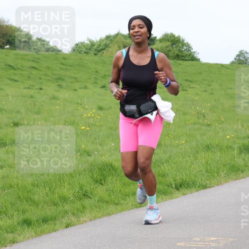 04.05.2025 - 8. Wedeler Halbmarathon Lena Gebhardt http://msf.ph/oto/7841028 04.05.2025 11:52:25 Laufen  meine-sportfotos.de