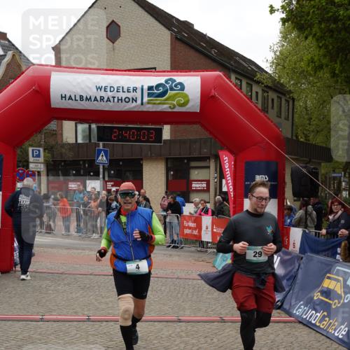 04.05.2025 - 8. Wedeler Halbmarathon Felixshl http://msf.ph/oto/7841032 04.05.2025 12:40:00 Ziel 4, 26, 29 meine-sportfotos.de