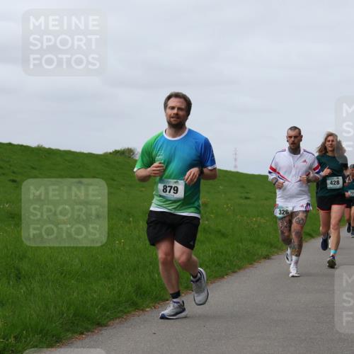 04.05.2025 - 8. Wedeler Halbmarathon Yannick Fuchs http://msf.ph/oto/7841235 04.05.2025 11:48:58 Laufen 879, 326, 1312, 428, 725 meine-sportfotos.de
