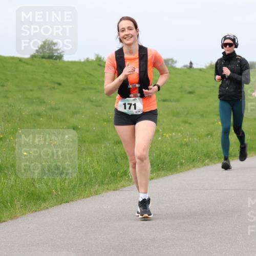 04.05.2025 - 8. Wedeler Halbmarathon Lena Gebhardt http://msf.ph/oto/7841247 04.05.2025 11:54:36 Laufen 171, 14, 445, 91 meine-sportfotos.de