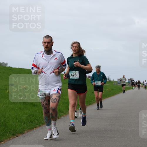04.05.2025 - 8. Wedeler Halbmarathon Yannick Fuchs http://msf.ph/oto/7841254 04.05.2025 11:48:59 Laufen 326, 1312, 428, 725 meine-sportfotos.de