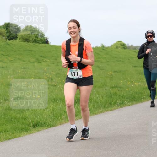 04.05.2025 - 8. Wedeler Halbmarathon Lena Gebhardt http://msf.ph/oto/7841255 04.05.2025 11:54:37 Laufen 171, 600, 445 meine-sportfotos.de