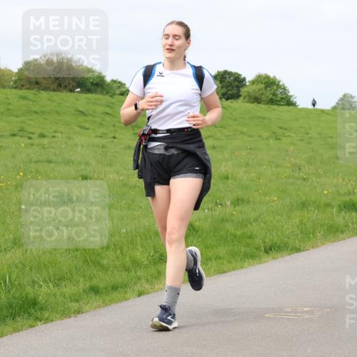 04.05.2025 - 8. Wedeler Halbmarathon Lena Gebhardt http://msf.ph/oto/7841288 04.05.2025 11:54:46 Laufen  meine-sportfotos.de
