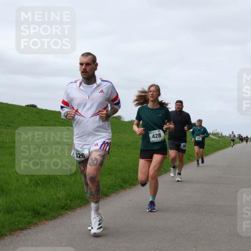 04.05.2025 - 8. Wedeler Halbmarathon Yannick Fuchs http://msf.ph/oto/7841292 04.05.2025 11:49:01 Laufen 326, 428, 991, 725 meine-sportfotos.de