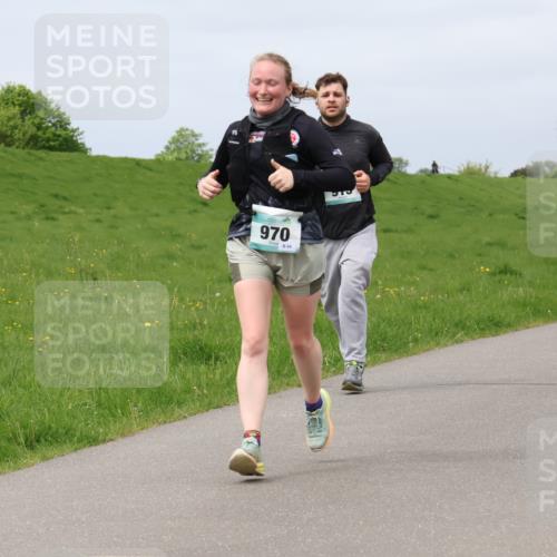 04.05.2025 - 8. Wedeler Halbmarathon Lena Gebhardt http://msf.ph/oto/7841333 04.05.2025 11:55:04 Laufen 970, 68, 431 meine-sportfotos.de