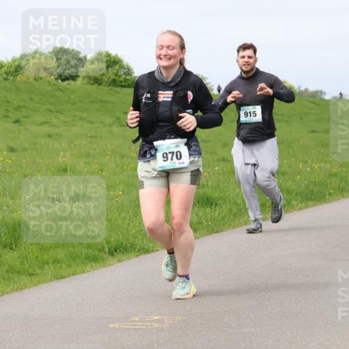 04.05.2025 - 8. Wedeler Halbmarathon Lena Gebhardt http://msf.ph/oto/7841334 04.05.2025 11:55:05 Laufen 970, 68, 915, 431 meine-sportfotos.de
