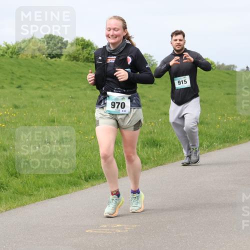 04.05.2025 - 8. Wedeler Halbmarathon Lena Gebhardt http://msf.ph/oto/7841336 04.05.2025 11:55:05 Laufen 970, 68, 915, 431 meine-sportfotos.de