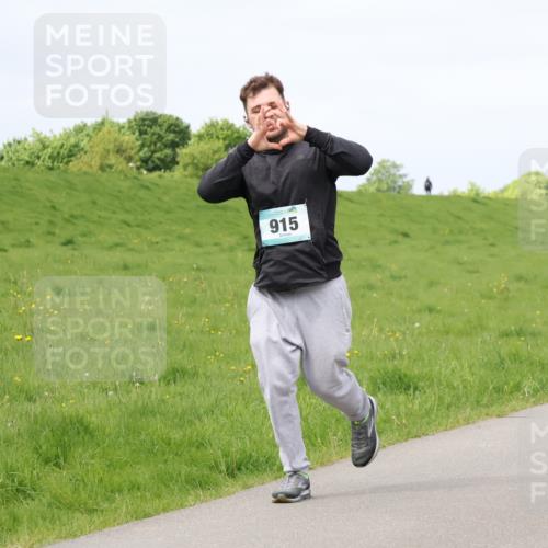 04.05.2025 - 8. Wedeler Halbmarathon Lena Gebhardt http://msf.ph/oto/7841346 04.05.2025 11:55:06 Laufen 915 meine-sportfotos.de