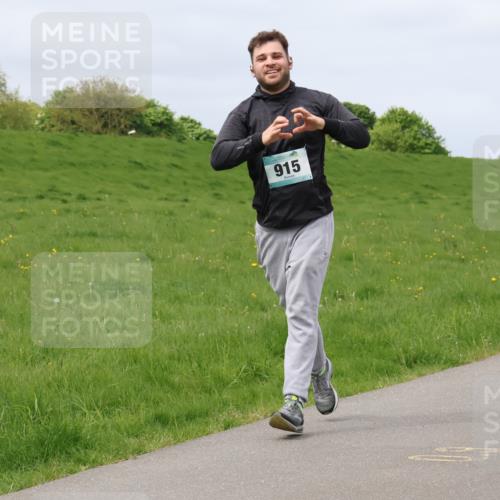 04.05.2025 - 8. Wedeler Halbmarathon Lena Gebhardt http://msf.ph/oto/7841353 04.05.2025 11:55:07 Laufen 915 meine-sportfotos.de