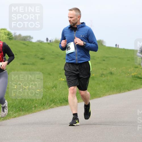 04.05.2025 - 8. Wedeler Halbmarathon Lena Gebhardt http://msf.ph/oto/7841365 04.05.2025 11:55:12 Laufen 59, 95, 17, 1002 meine-sportfotos.de