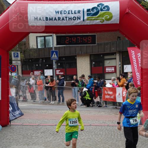 04.05.2025 - 8. Wedeler Halbmarathon Felixshl http://msf.ph/oto/7841375 04.05.2025 12:47:47 Ziel 622, 708, 942, 1202 meine-sportfotos.de