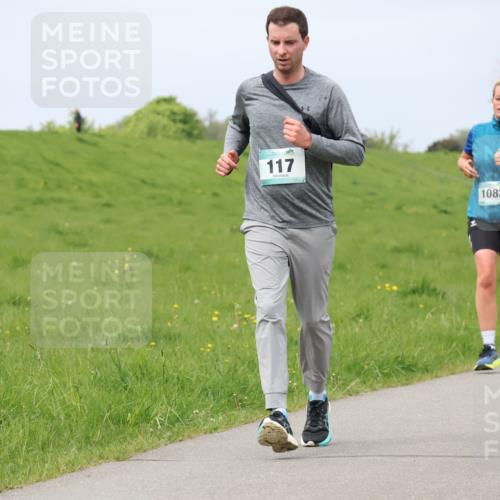 04.05.2025 - 8. Wedeler Halbmarathon Lena Gebhardt http://msf.ph/oto/7841388 04.05.2025 11:55:20 Laufen 117, 1082 meine-sportfotos.de