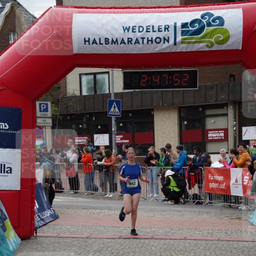 04.05.2025 - 8. Wedeler Halbmarathon Felixshl http://msf.ph/oto/7841397 04.05.2025 12:47:49 Ziel 622, 708, 942, 1202 meine-sportfotos.de