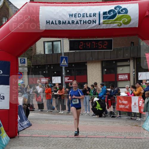 04.05.2025 - 8. Wedeler Halbmarathon Felixshl http://msf.ph/oto/7841405 04.05.2025 12:47:49 Ziel 622, 708, 942, 1202 meine-sportfotos.de