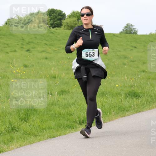 04.05.2025 - 8. Wedeler Halbmarathon Lena Gebhardt http://msf.ph/oto/7841432 04.05.2025 11:55:32 Laufen 553 meine-sportfotos.de