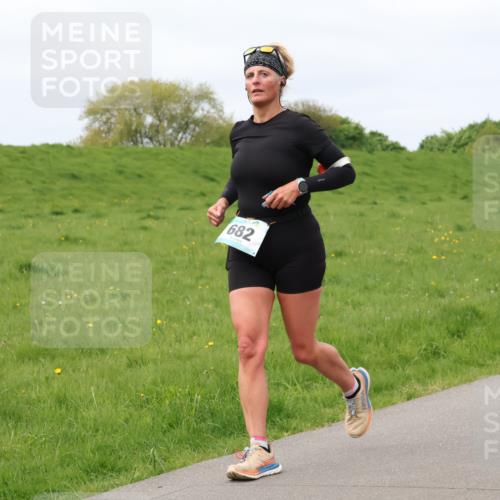 04.05.2025 - 8. Wedeler Halbmarathon Lena Gebhardt http://msf.ph/oto/7841504 04.05.2025 11:56:18 Laufen 682 meine-sportfotos.de