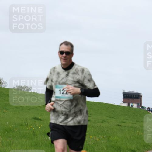 04.05.2025 - 8. Wedeler Halbmarathon Yannick Fuchs http://msf.ph/oto/7841513 04.05.2025 11:49:20 Laufen 122 meine-sportfotos.de