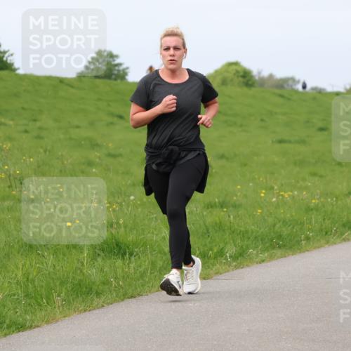 04.05.2025 - 8. Wedeler Halbmarathon Lena Gebhardt http://msf.ph/oto/7841519 04.05.2025 11:56:28 Laufen  meine-sportfotos.de