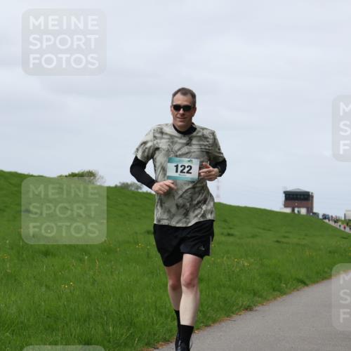 04.05.2025 - 8. Wedeler Halbmarathon Yannick Fuchs http://msf.ph/oto/7841521 04.05.2025 11:49:20 Laufen 122 meine-sportfotos.de