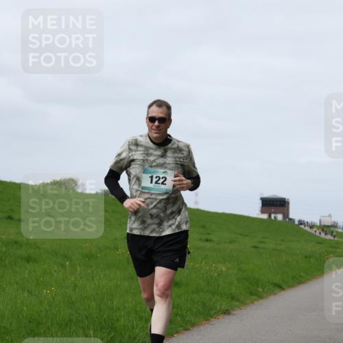 04.05.2025 - 8. Wedeler Halbmarathon Yannick Fuchs http://msf.ph/oto/7841524 04.05.2025 11:49:20 Laufen 122 meine-sportfotos.de