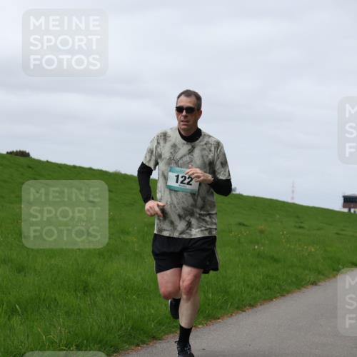 04.05.2025 - 8. Wedeler Halbmarathon Yannick Fuchs http://msf.ph/oto/7841528 04.05.2025 11:49:21 Laufen 122 meine-sportfotos.de