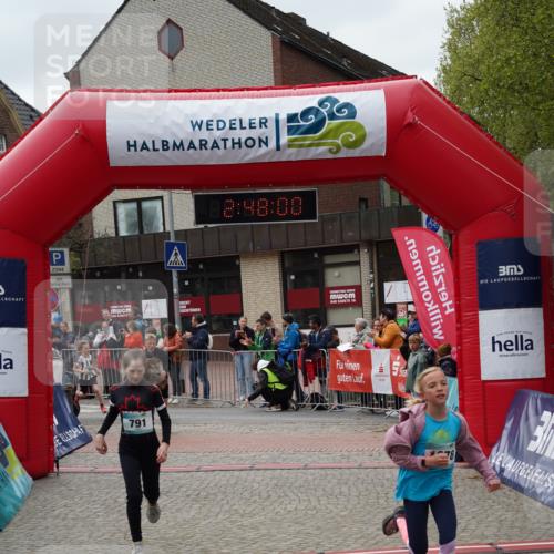 04.05.2025 - 8. Wedeler Halbmarathon Felixshl http://msf.ph/oto/7841530 04.05.2025 12:47:58 Ziel 707, 791, 898, 1078 meine-sportfotos.de