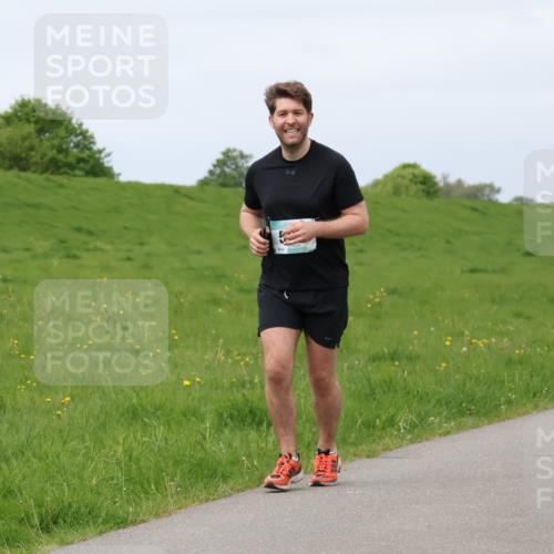 04.05.2025 - 8. Wedeler Halbmarathon Lena Gebhardt http://msf.ph/oto/7841536 04.05.2025 11:56:49 Laufen 863, 173 meine-sportfotos.de
