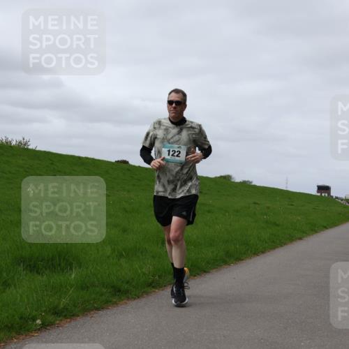 04.05.2025 - 8. Wedeler Halbmarathon Yannick Fuchs http://msf.ph/oto/7841545 04.05.2025 11:49:22 Laufen 122 meine-sportfotos.de