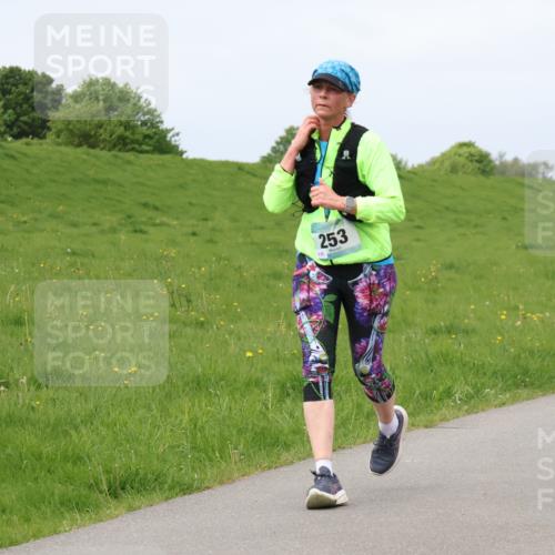 04.05.2025 - 8. Wedeler Halbmarathon Lena Gebhardt http://msf.ph/oto/7841577 04.05.2025 11:57:16 Laufen 253, 269, 93 meine-sportfotos.de